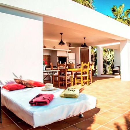 Ideally Located Villa With Pool A Short Drive From Ibiza Town And The Beach Sant Josep de sa Talaia Bagian luar foto