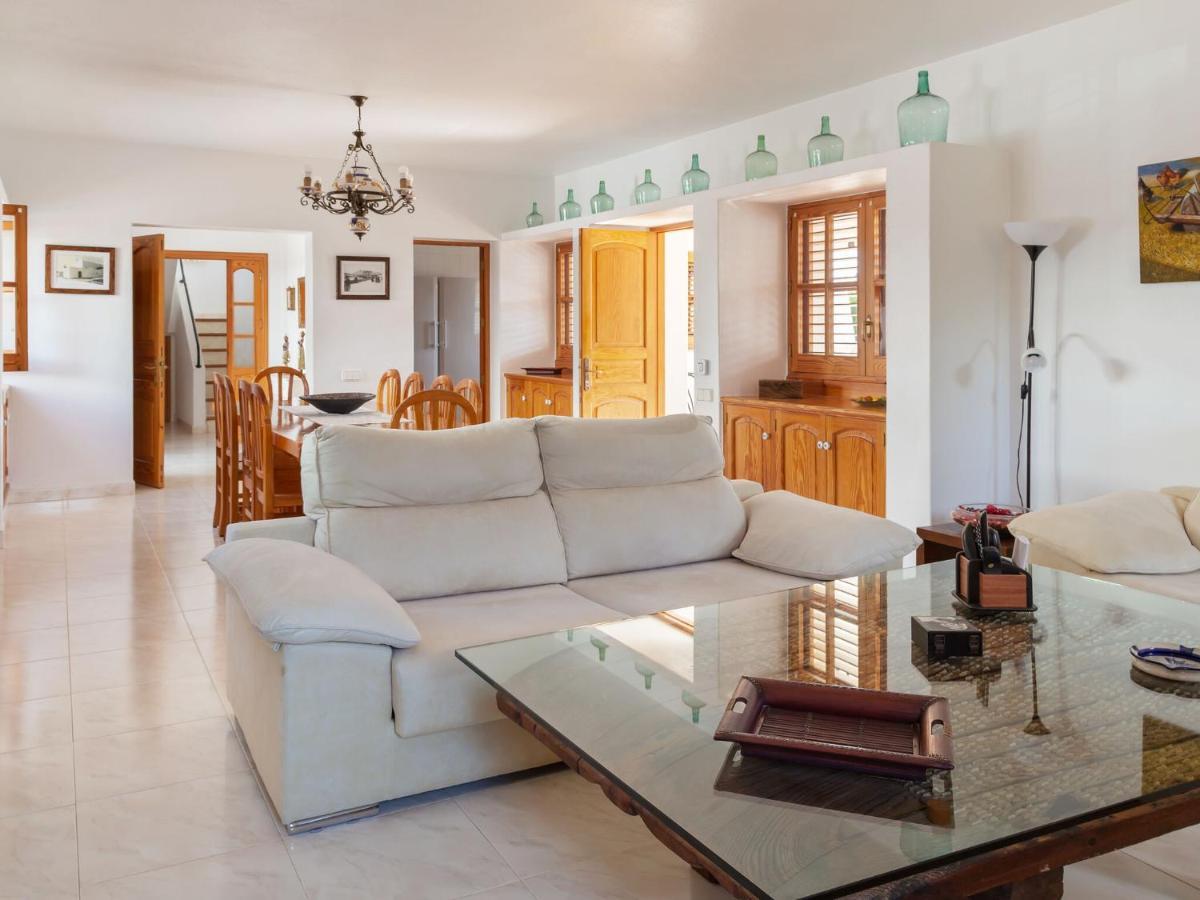 Ideally Located Villa With Pool A Short Drive From Ibiza Town And The Beach Sant Josep de sa Talaia Bagian luar foto